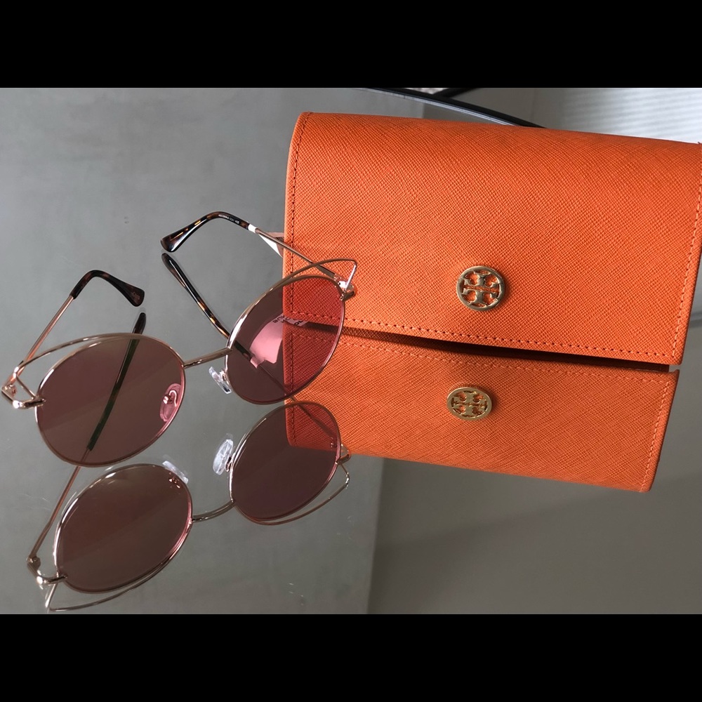 Tory Burch Case w/ Sam Edelman Sunglasses - Picture 2 of 4